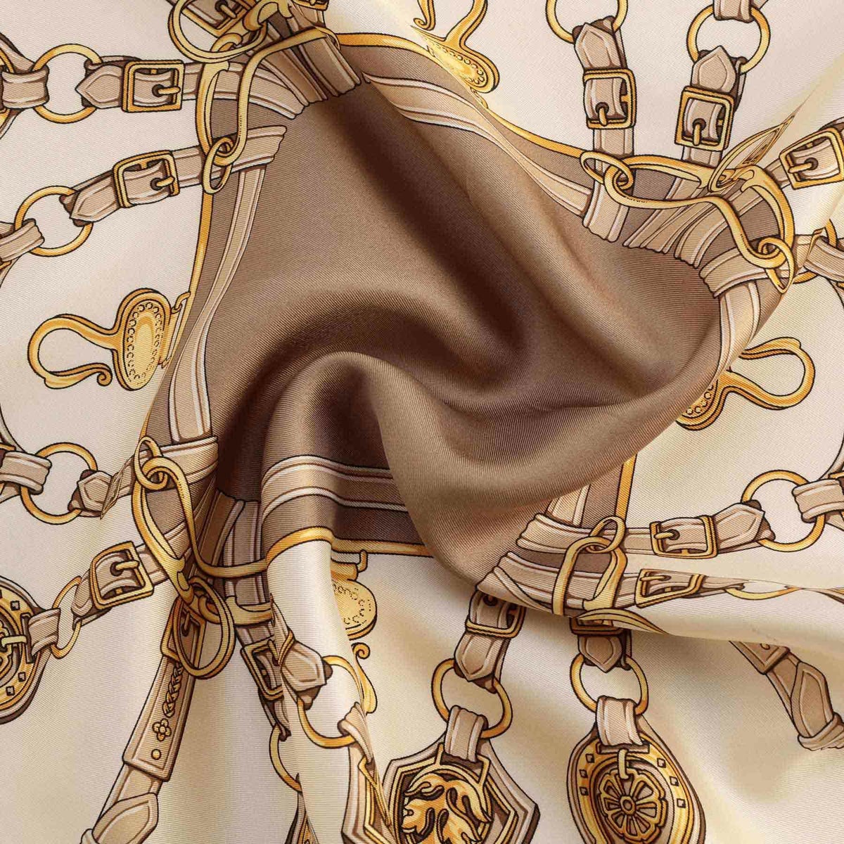 チェーン柄スカーフのサックス