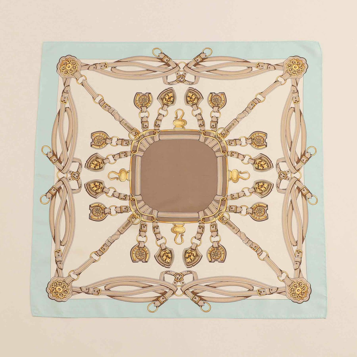 チェーン柄スカーフのサックス