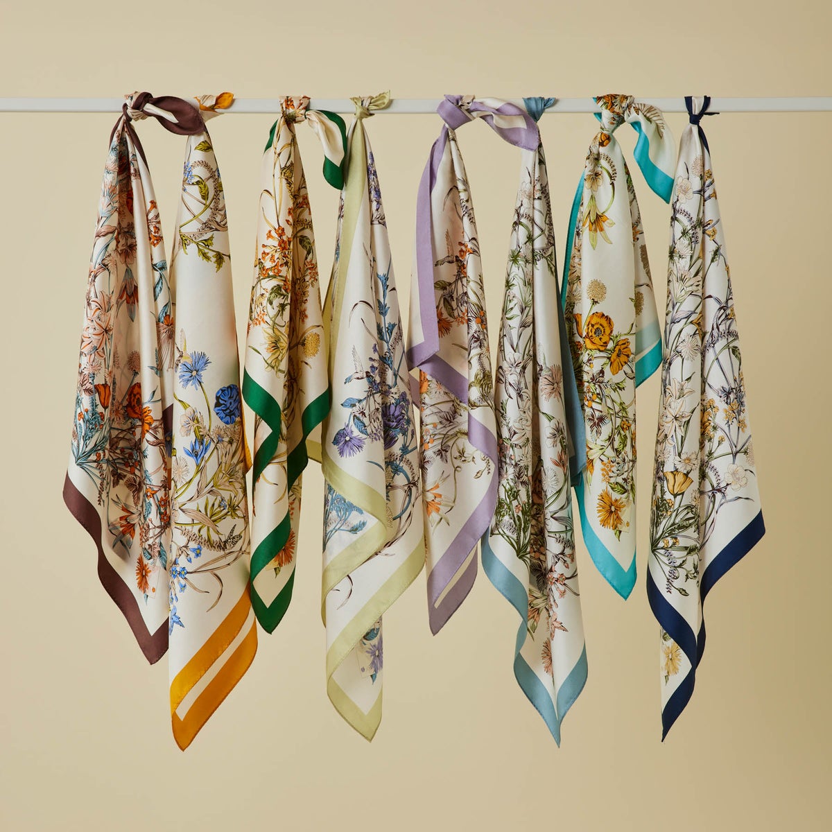 シルク100％ボタニカルスカーフ