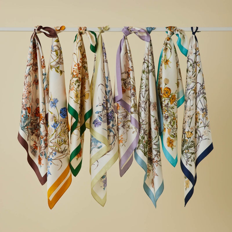 シルク100％ボタニカルスカーフ