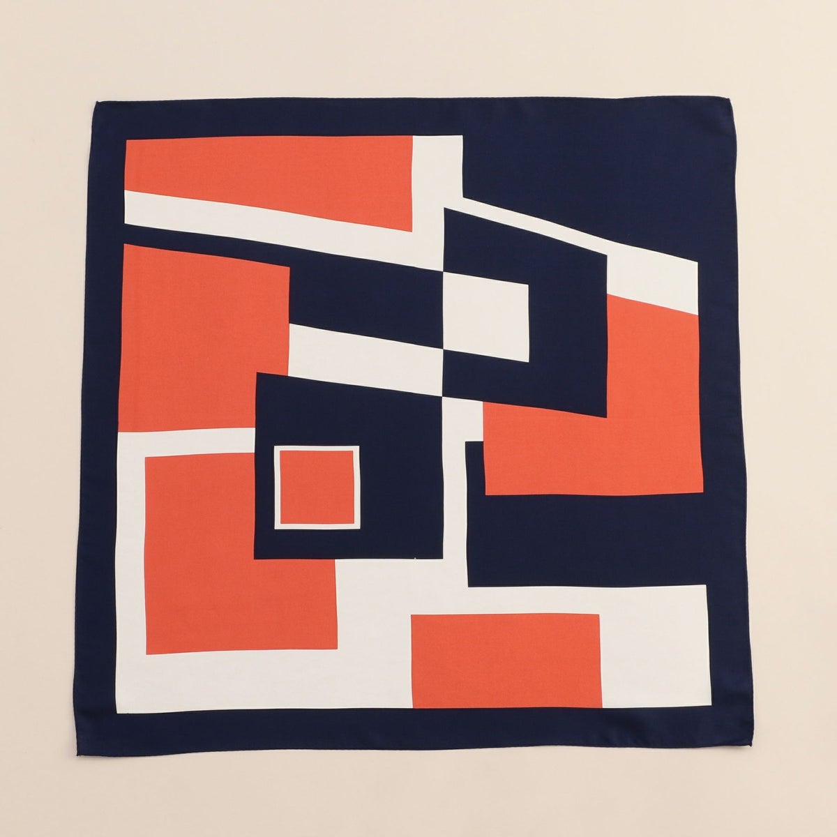 シルク100%　幾何柄スカーフのネイビー×レッド