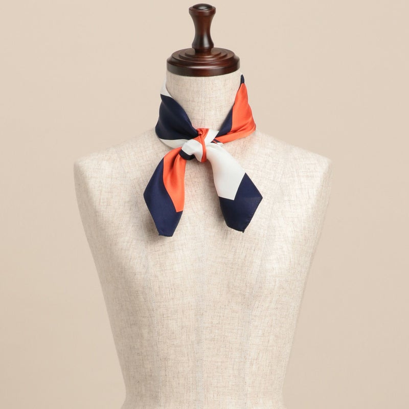 シルク100%　幾何柄スカーフのネイビー×レッド