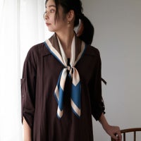 シルク100％幾何柄スカーフのブルー