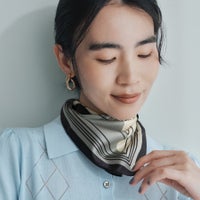 シルク100％幾何柄4ブロックスカーフのグリーン