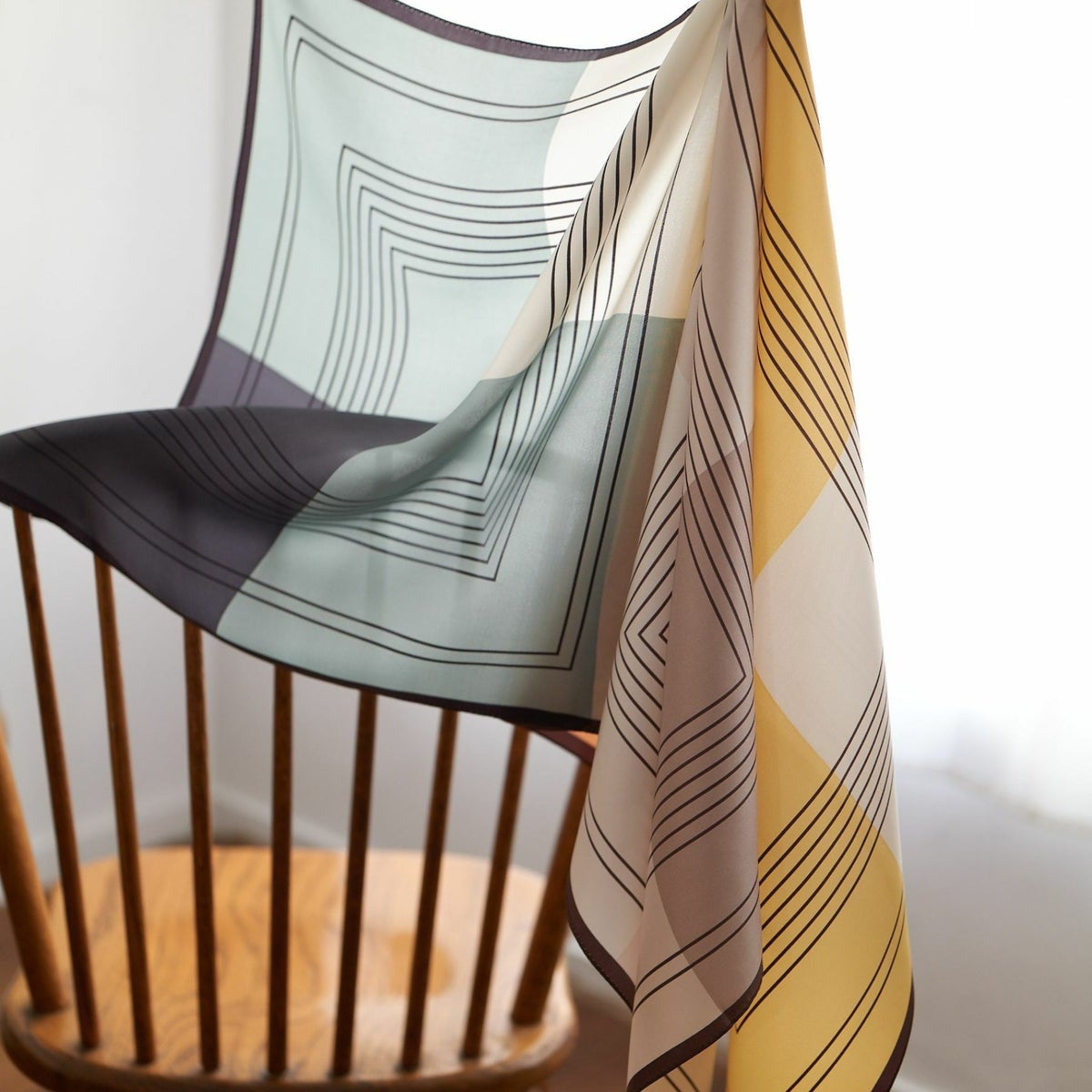  幾何柄4ブロックスカーフ