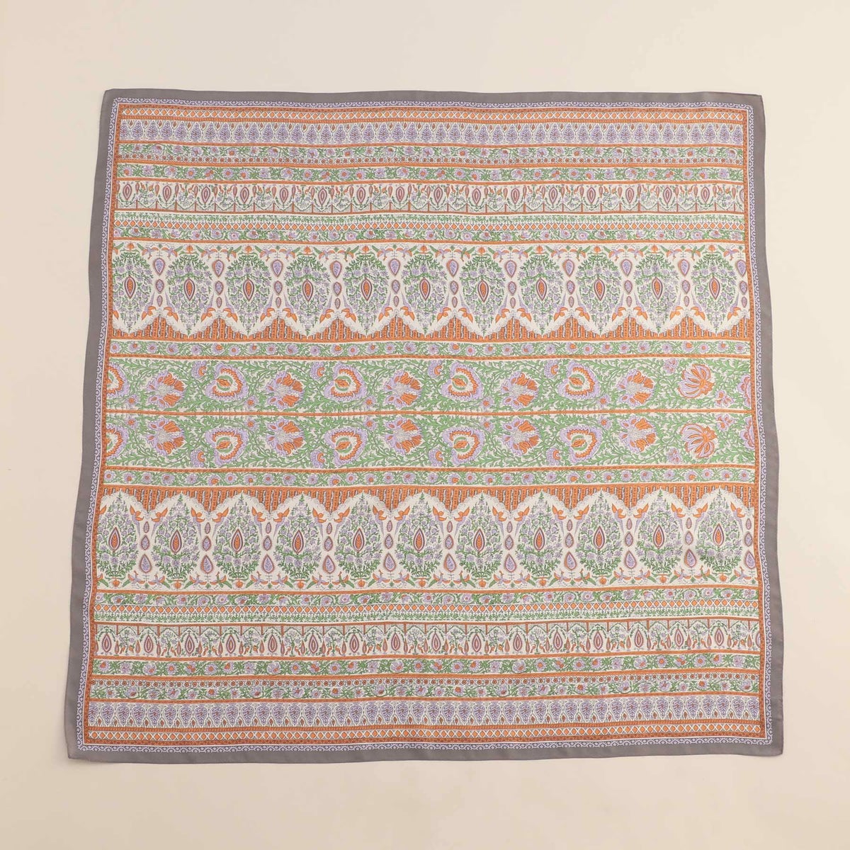 レトロ柄スカーフ