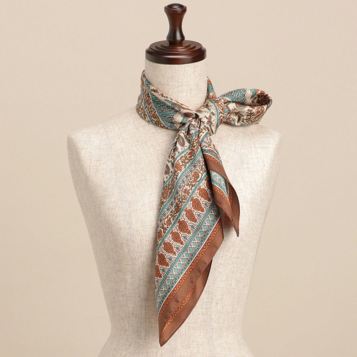 レトロ柄スカーフ