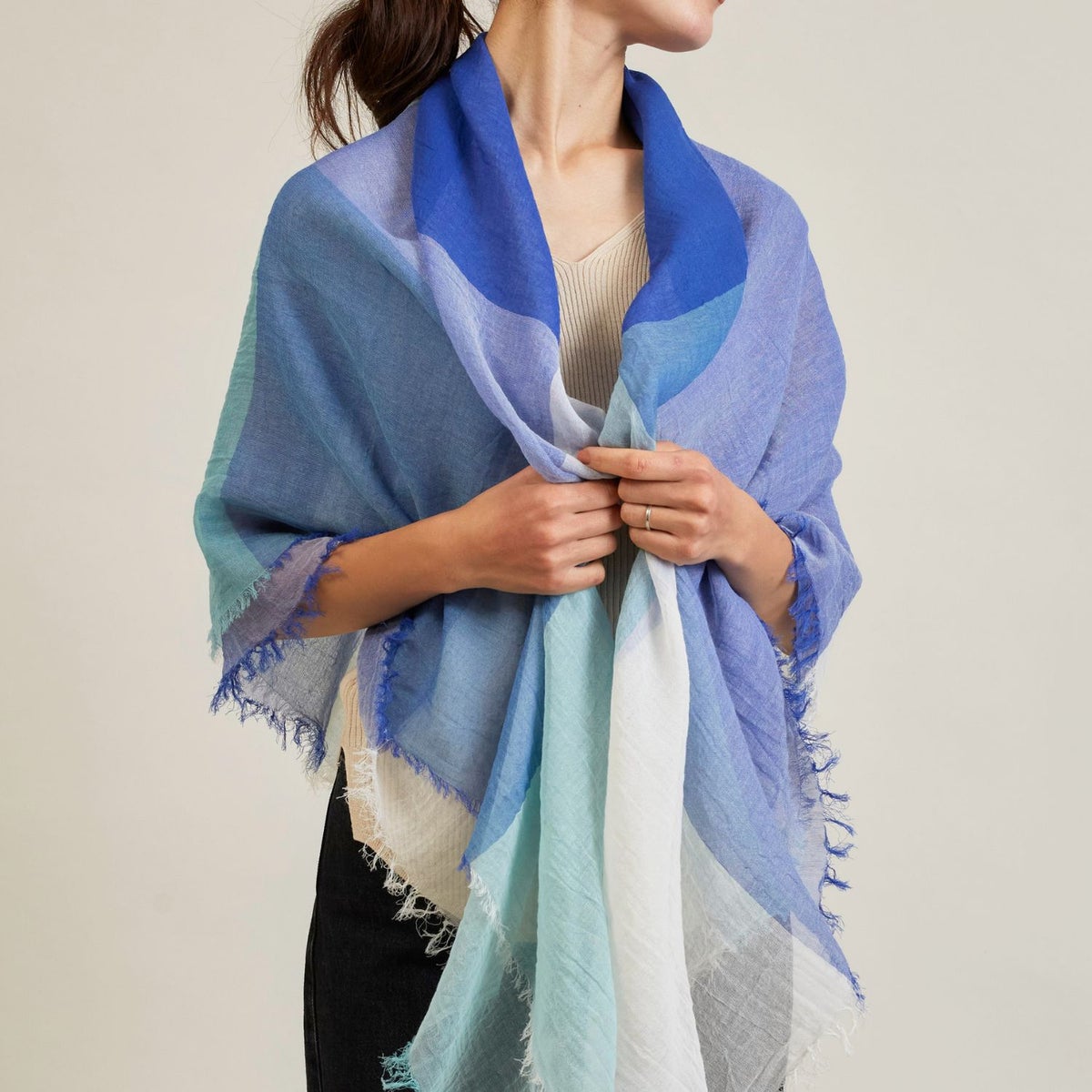 コットンスクエアチェックストール ブルーの写真