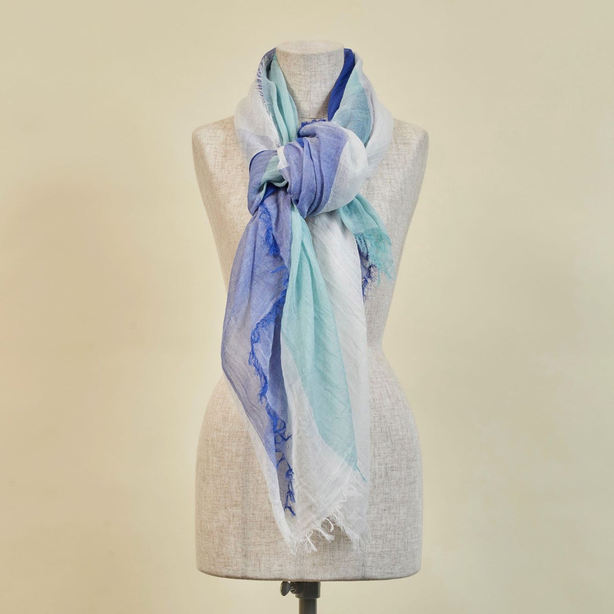 コットンスクエアチェックストール ブルーの写真