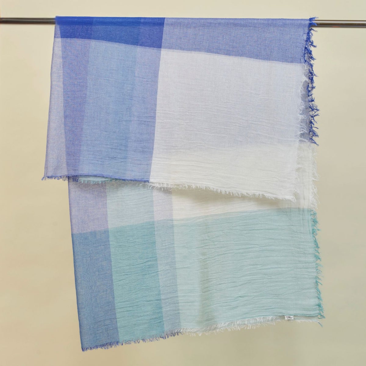 コットンスクエアチェックストール ブルーの写真