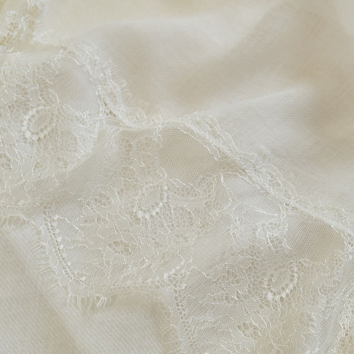 レースストールのエクリュ