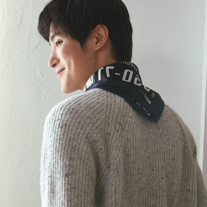 アメコミスカーフのネイビー