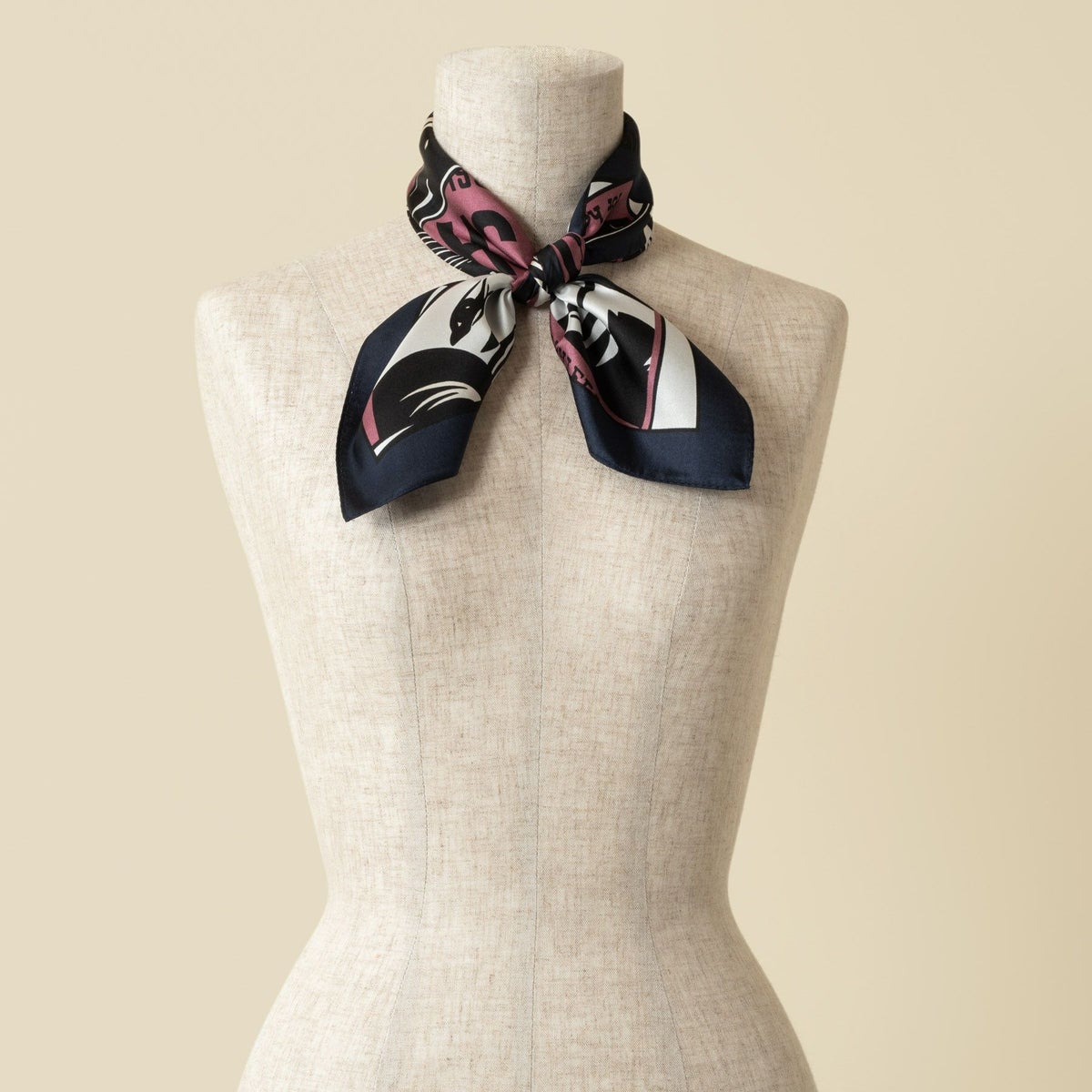 アメコミスカーフのネイビー