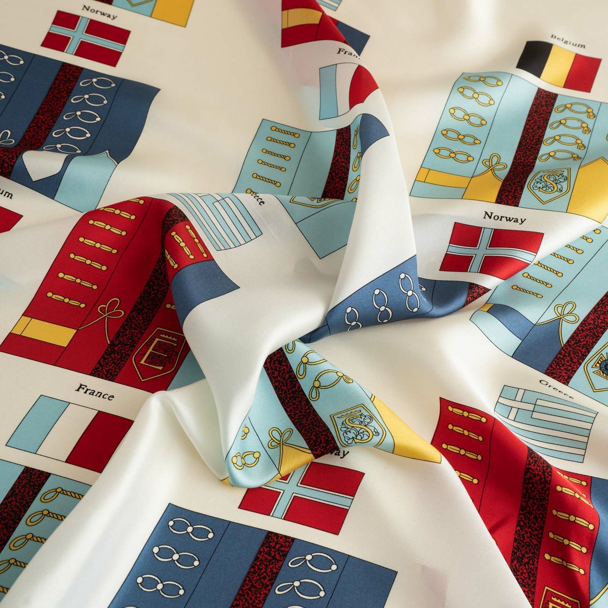 シルク100％　国旗柄スカーフのブルー