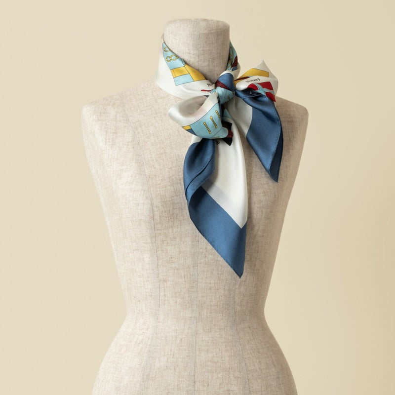 シルク100％　国旗柄スカーフのブルー