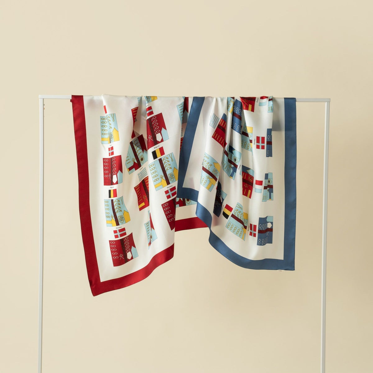 シルク100％　国旗柄スカーフ