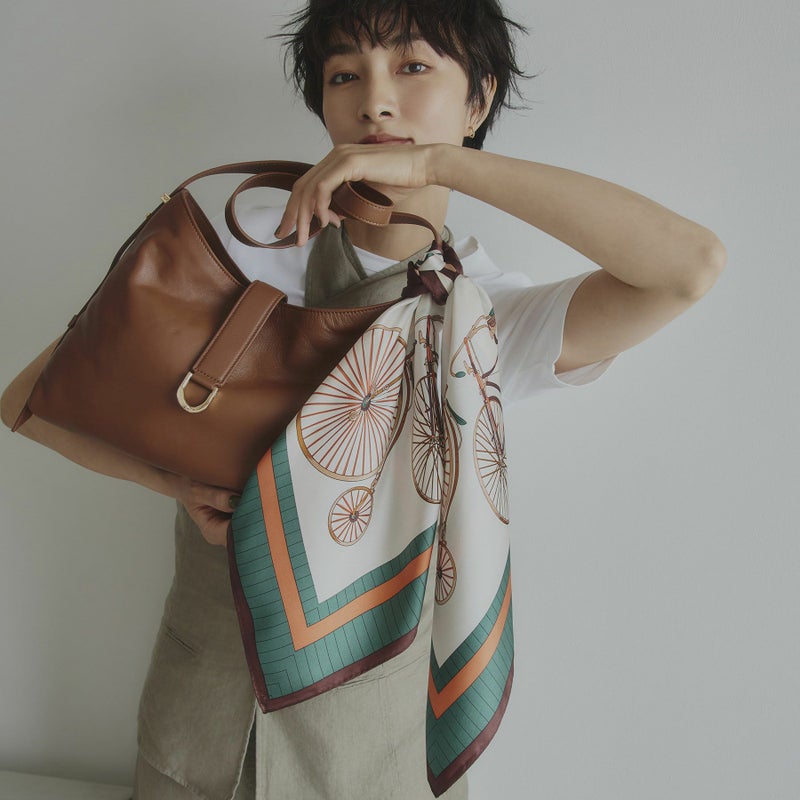 自転車柄スカーフ＜ブラウン＞　シルク100%　日本製