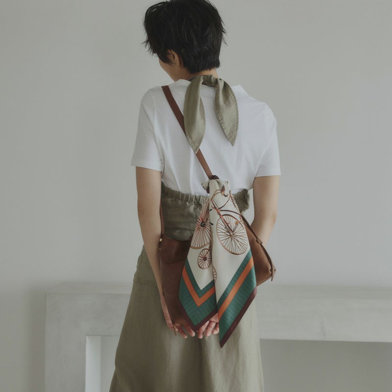 自転車柄スカーフ＜ブラウン＞　シルク100%　日本製