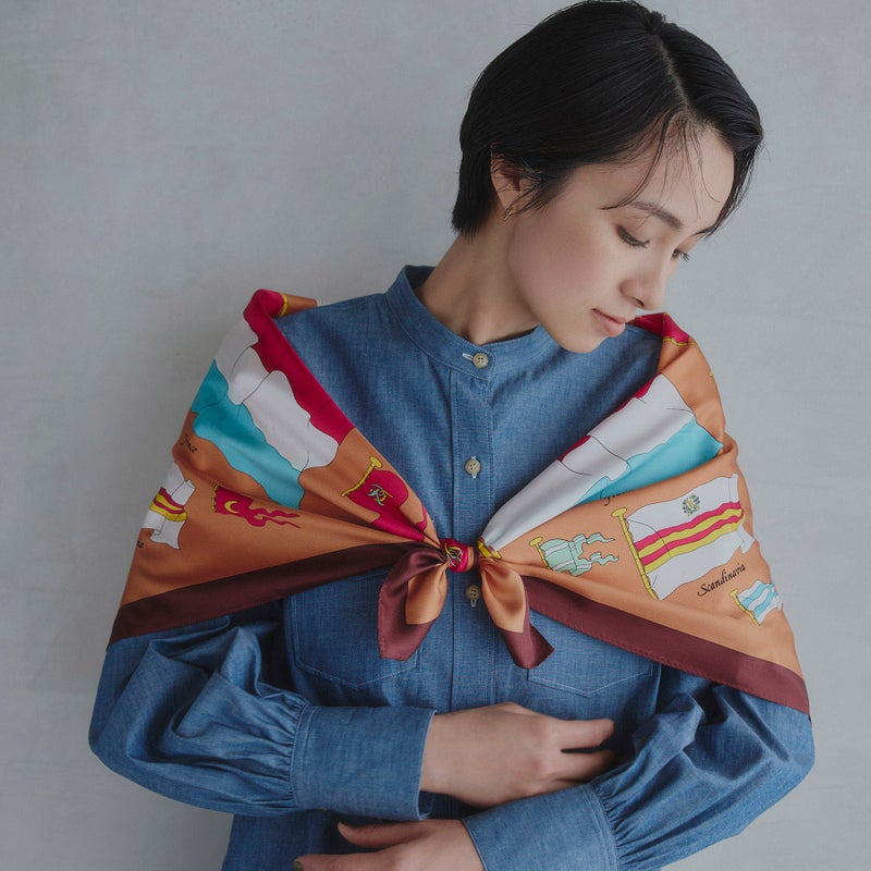 旗柄スカーフ＜ブラウン＞　シルク100%　日本製