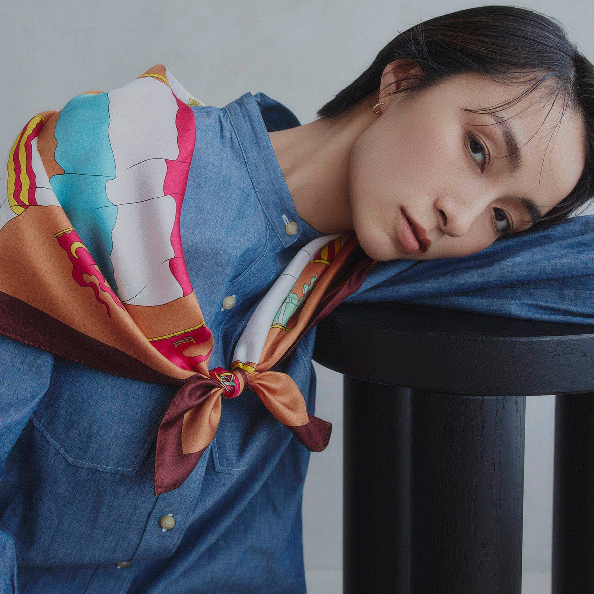 旗柄スカーフ＜ブラウン＞　シルク100%　日本製