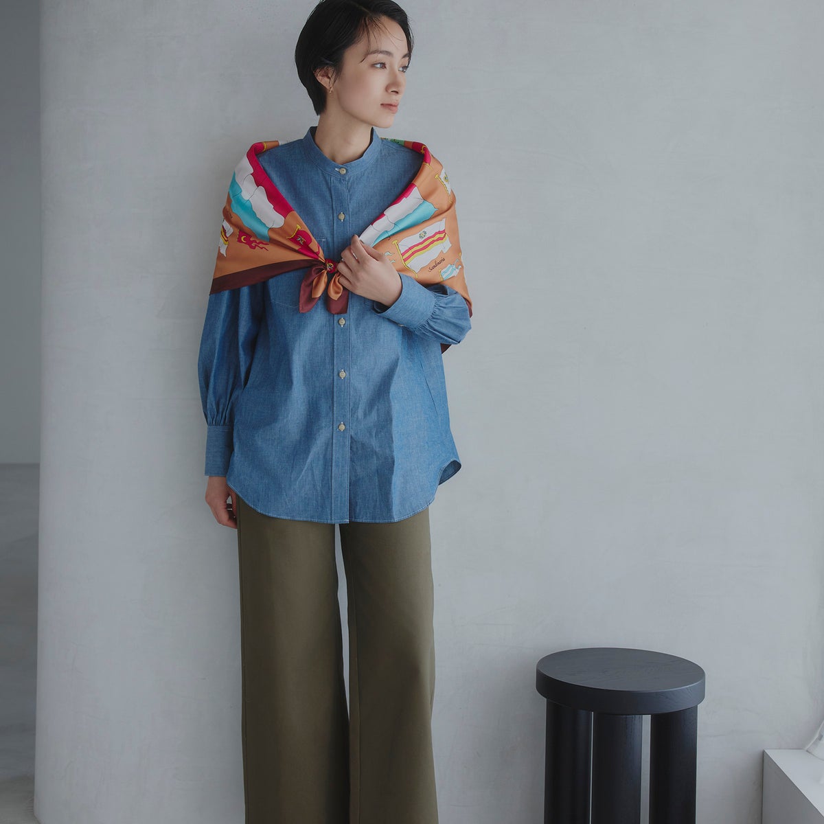 旗柄スカーフ＜ブラウン＞　シルク100%　日本製