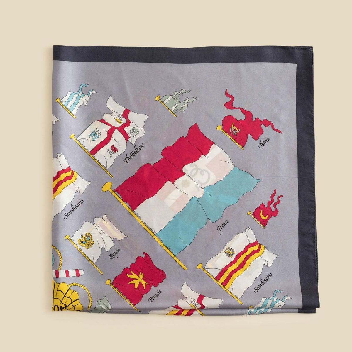 シルク100％　旗柄スカーフのラベンダー