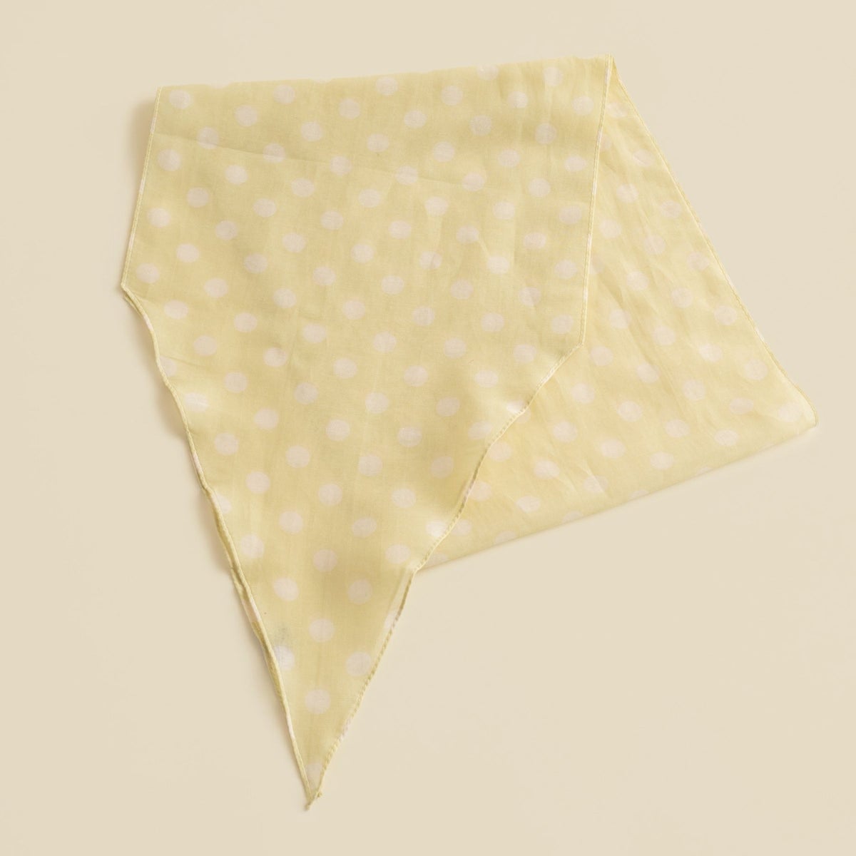   ドット剣先コットンリネンスカーフのイエロー