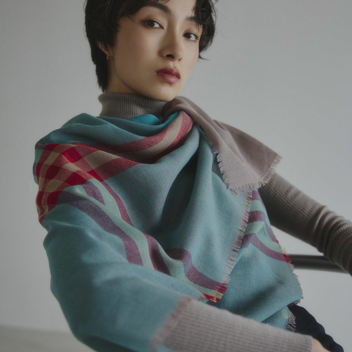  カシミヤブレンドスクエア大判チェックストール 日本製＜モカ＞