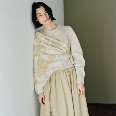 日本製 ペルシャ柄スカーフのアイボリー