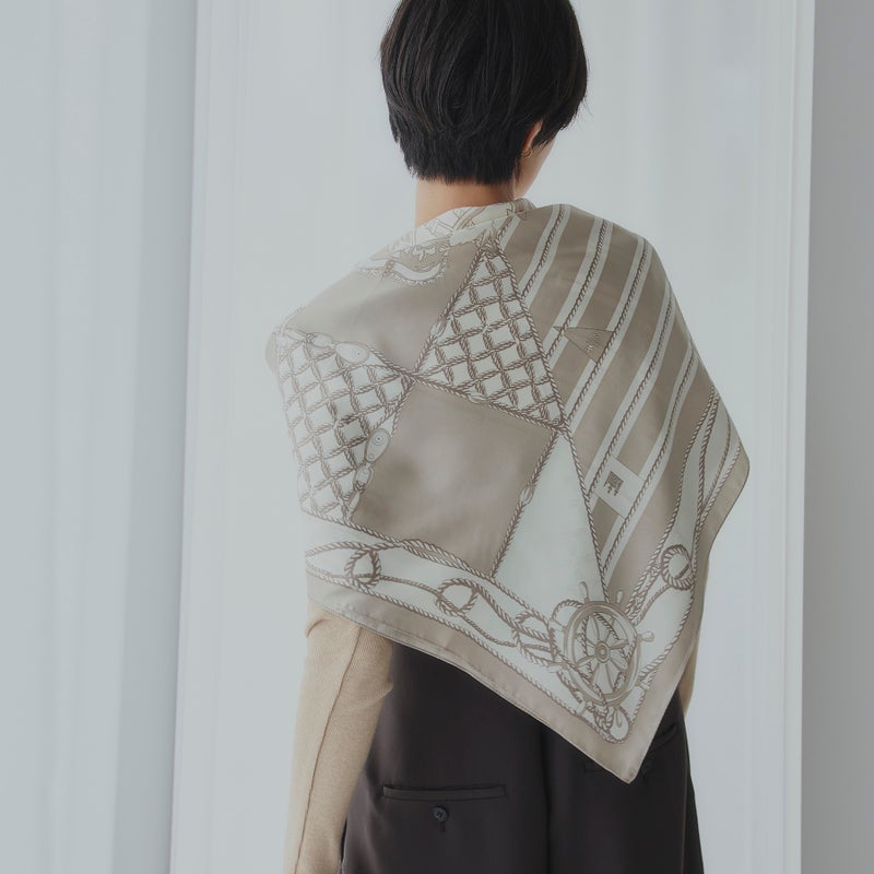 シルク100％ ロープマリンスカーフのグレージュ