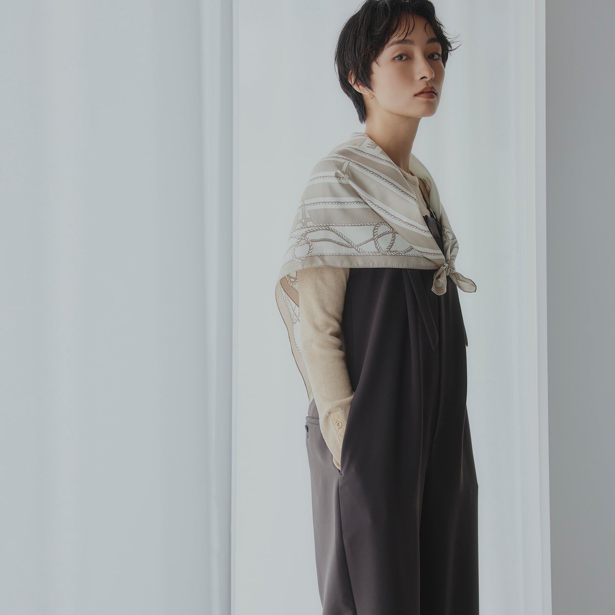 シルク100％ ロープマリンスカーフのグレージュ