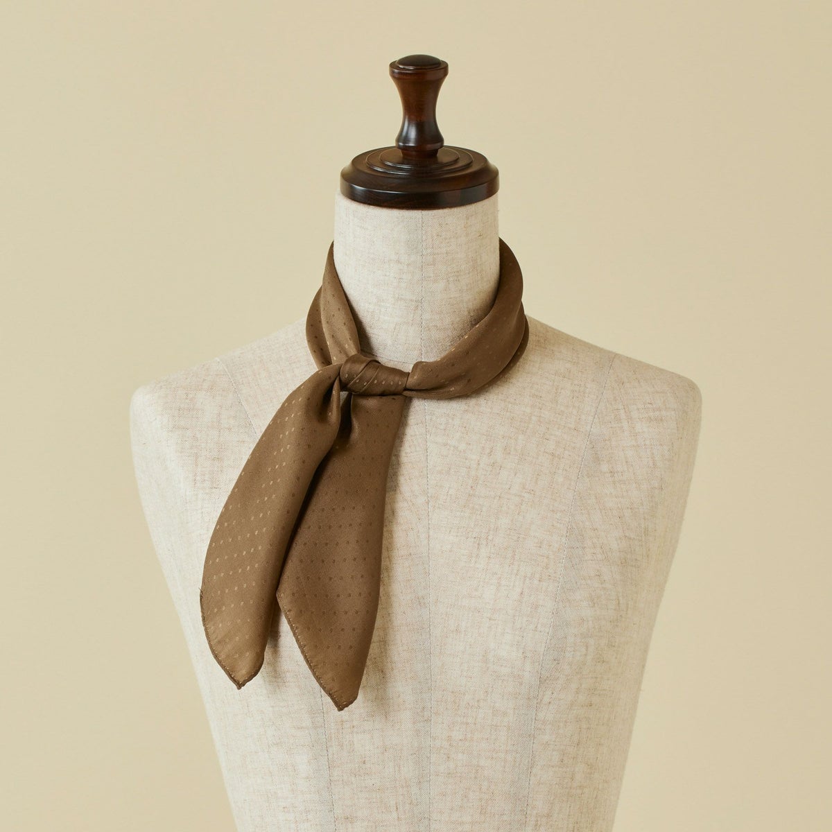 シルクジャカードドットスカーフ＜マスタード＞　シルク100%　日本製