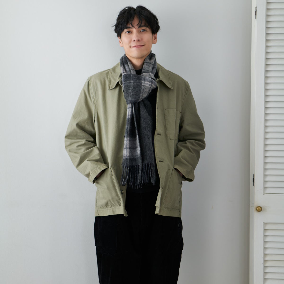 カシミヤブレンドチェックリバーシブルマフラーのダークグレー