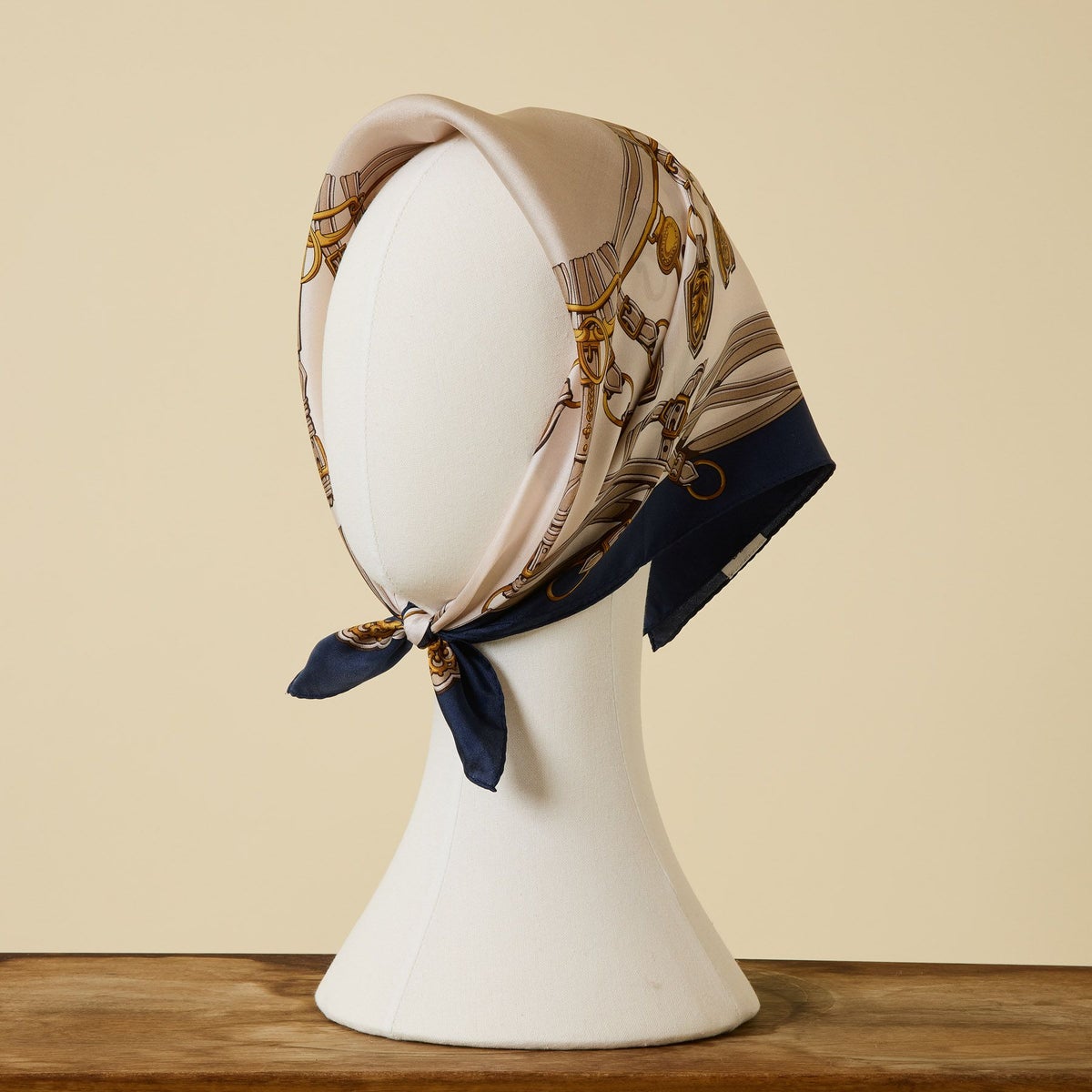 チェーン柄スカーフ＜ネイビー＞　シルク100%　日本製