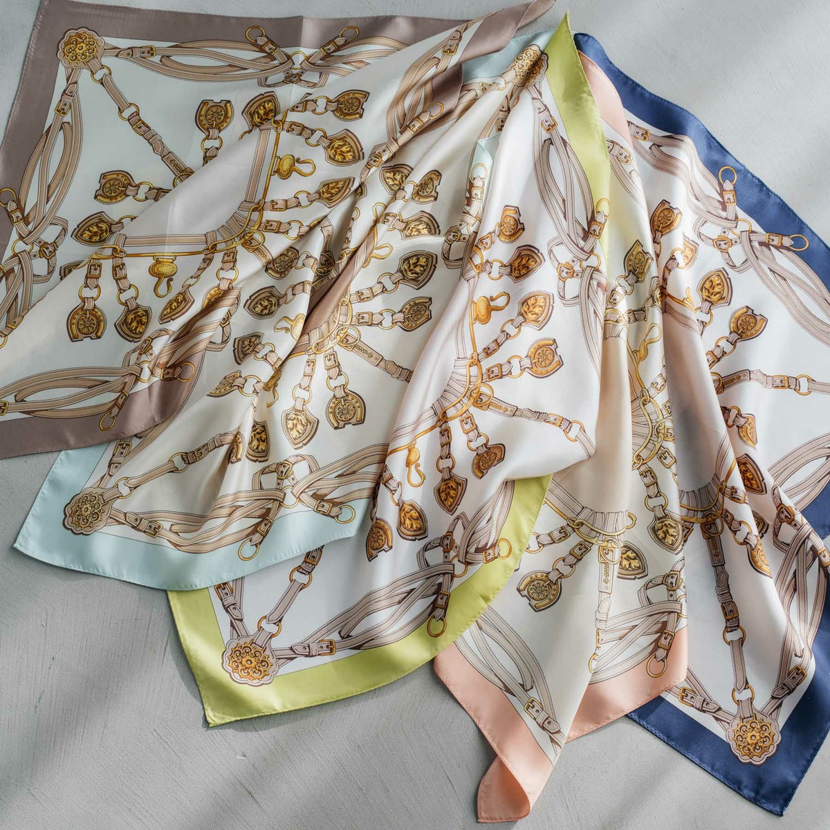 チェーン柄スカーフ　シルク100%　日本製