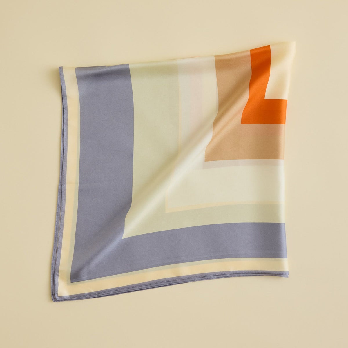 幾何柄スカーフ＜サックス＞　シルク100%　日本製