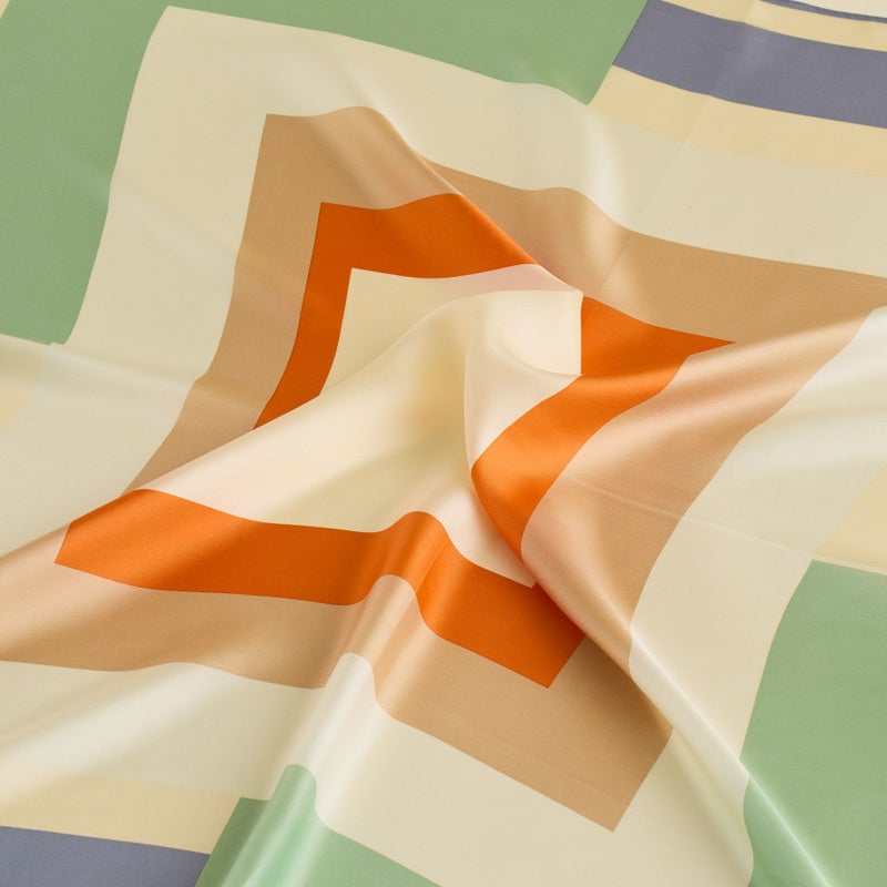 幾何柄スカーフ＜サックス＞　シルク100%　日本製