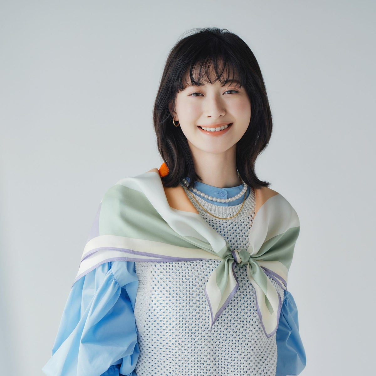 幾何柄スカーフ＜サックス＞　シルク100%　日本製