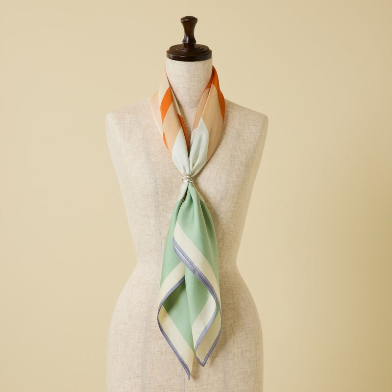 幾何柄スカーフ＜サックス＞　シルク100%　日本製
