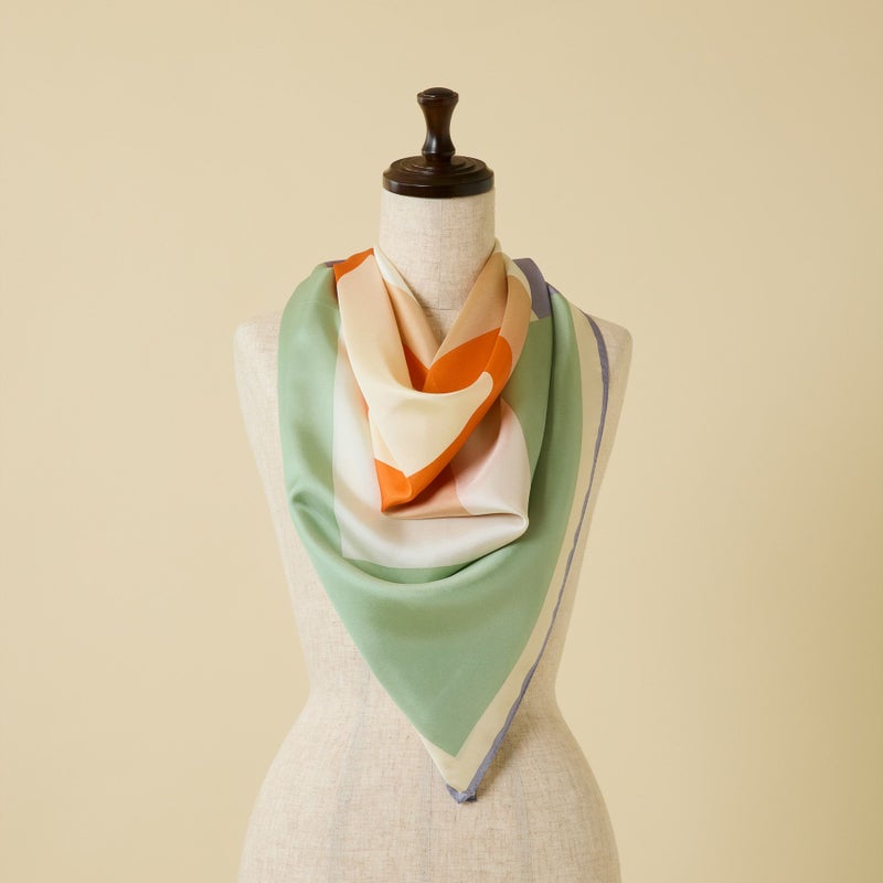 幾何柄スカーフ＜サックス＞　シルク100%　日本製