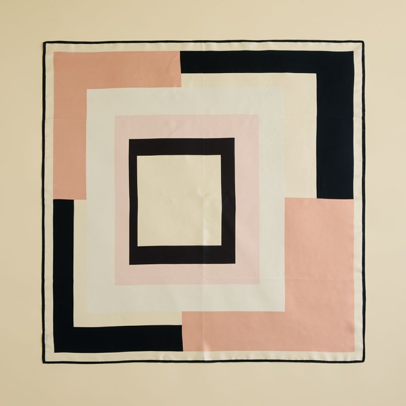 幾何柄スカーフ＜ブラック＞　シルク100%　日本製