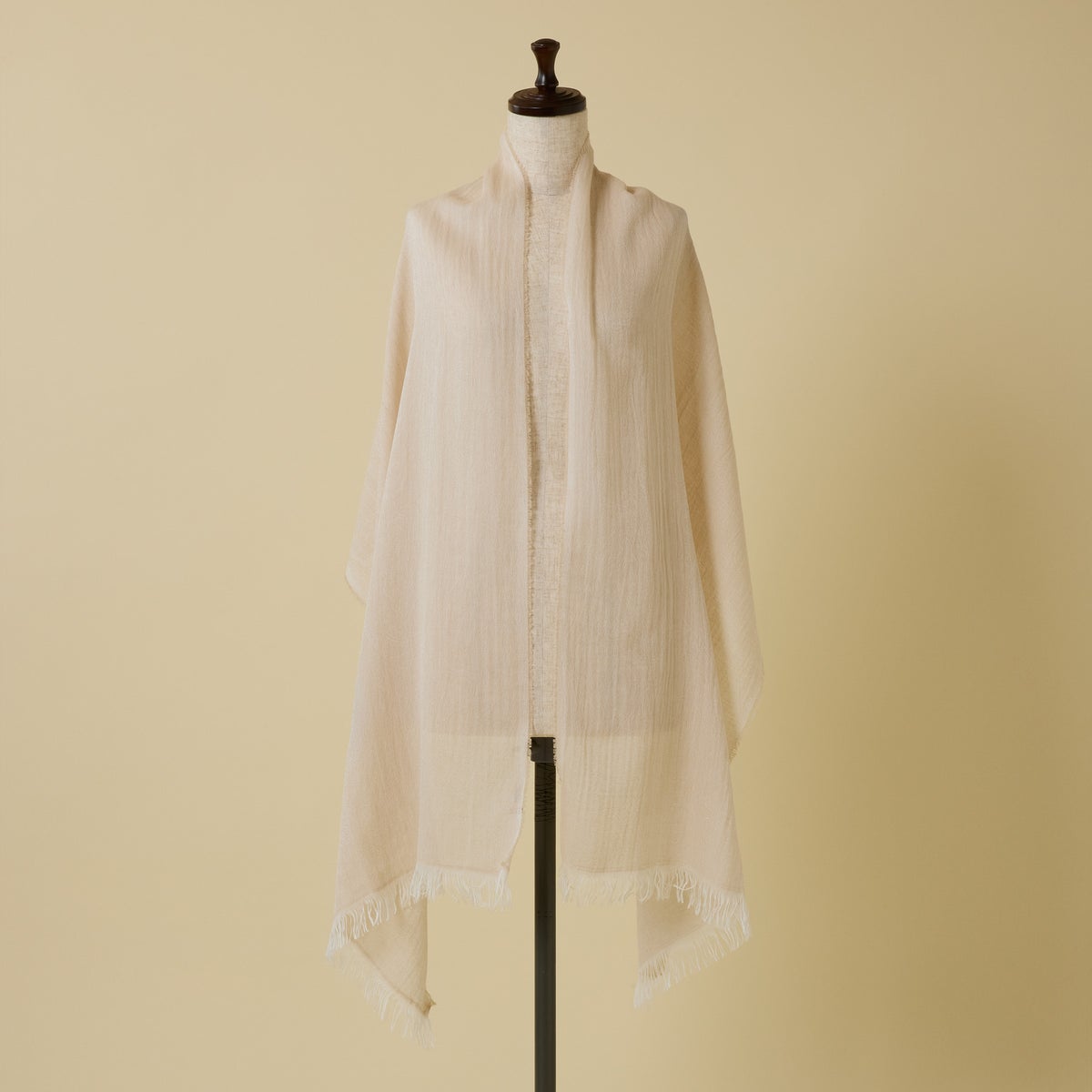 イタリア製シャンブレーソフトストールのベージュの写真