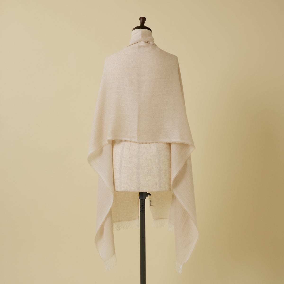 イタリア製シャンブレーソフトストールのベージュの写真