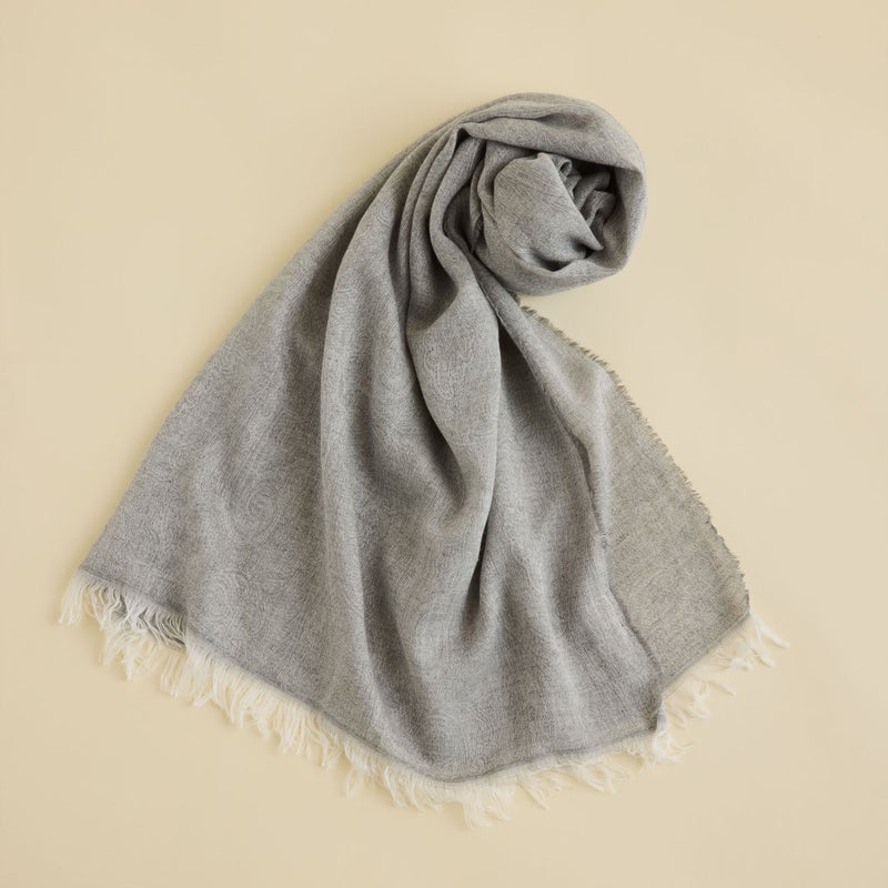 タリア製シャンブレーソフトストールのグレーの写真