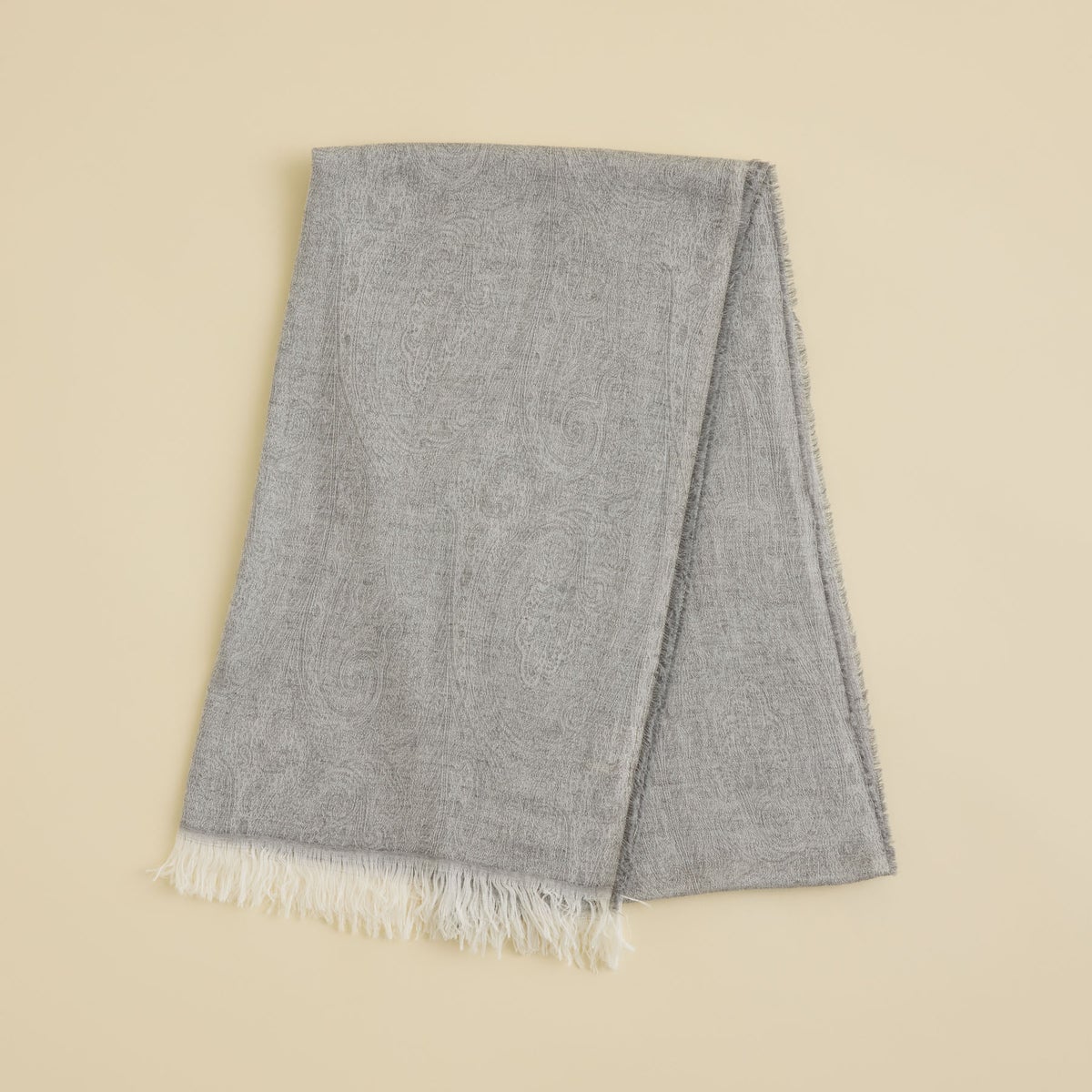 タリア製シャンブレーソフトストールのグレーの写真