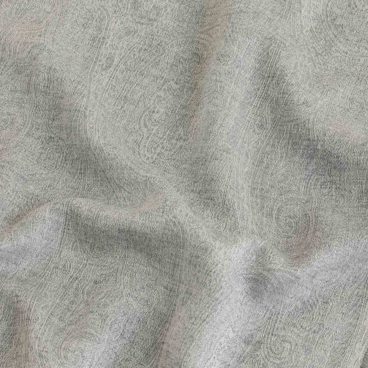 タリア製シャンブレーソフトストールのグレーの写真