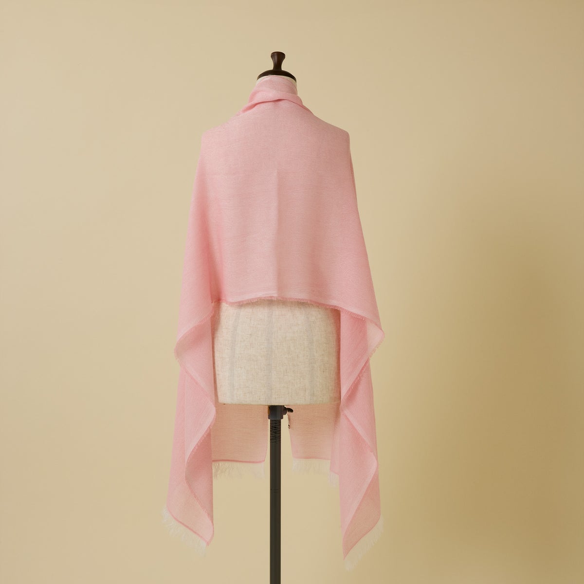 イタリア製シャンブレーソフトストールのさくらピンクの写真