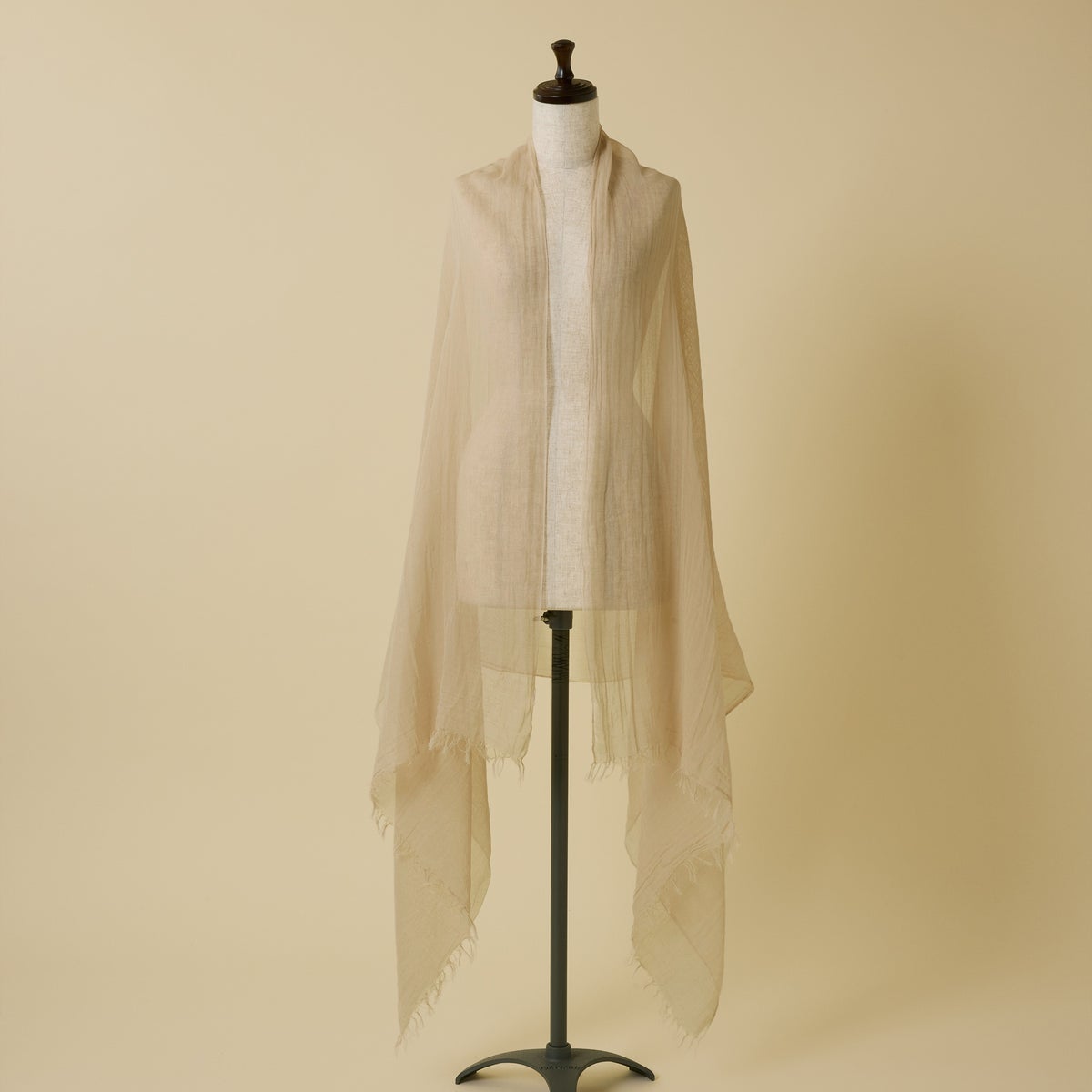 日本製 エアリーコットン大判ストールのベージュの画像