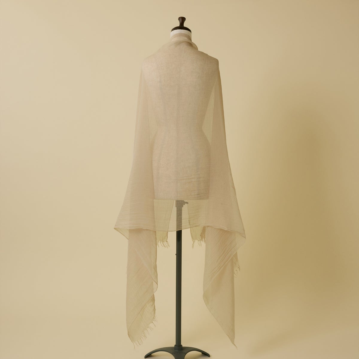 日本製 エアリーコットン大判ストールのベージュの画像