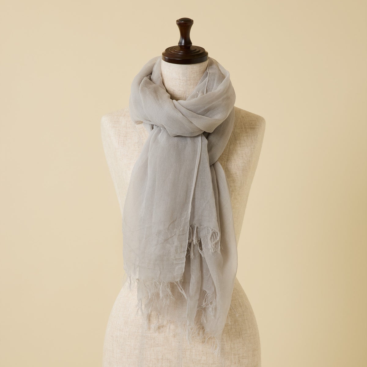 日本製 エアリーコットン大判ストールのライトグレーの画像